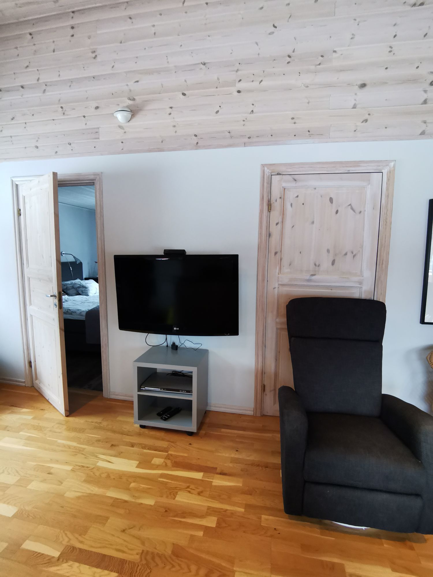 Semesterhus utanför Söderköping med spabad & bastu – bild 8 av 18
