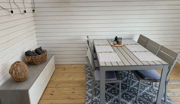 Helt nyrenoverad stuga med gäststuga!