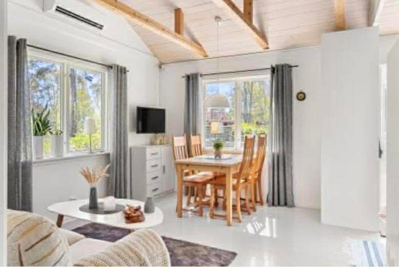 Två stugor 65 + 44 m2 på stor tomt i Gnisvärd – bild 12 av 17