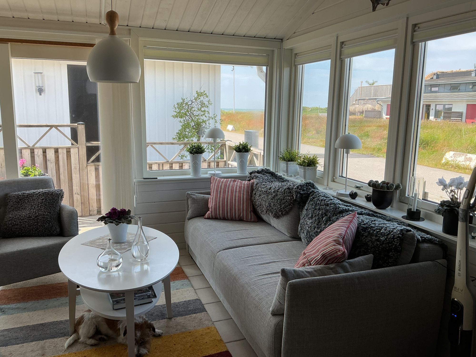Superhärlig stuga med med bästa läge i Apelviken – bild 7 av 13