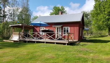 En mysig stuga mitt i ett naturreservat i Dalsland