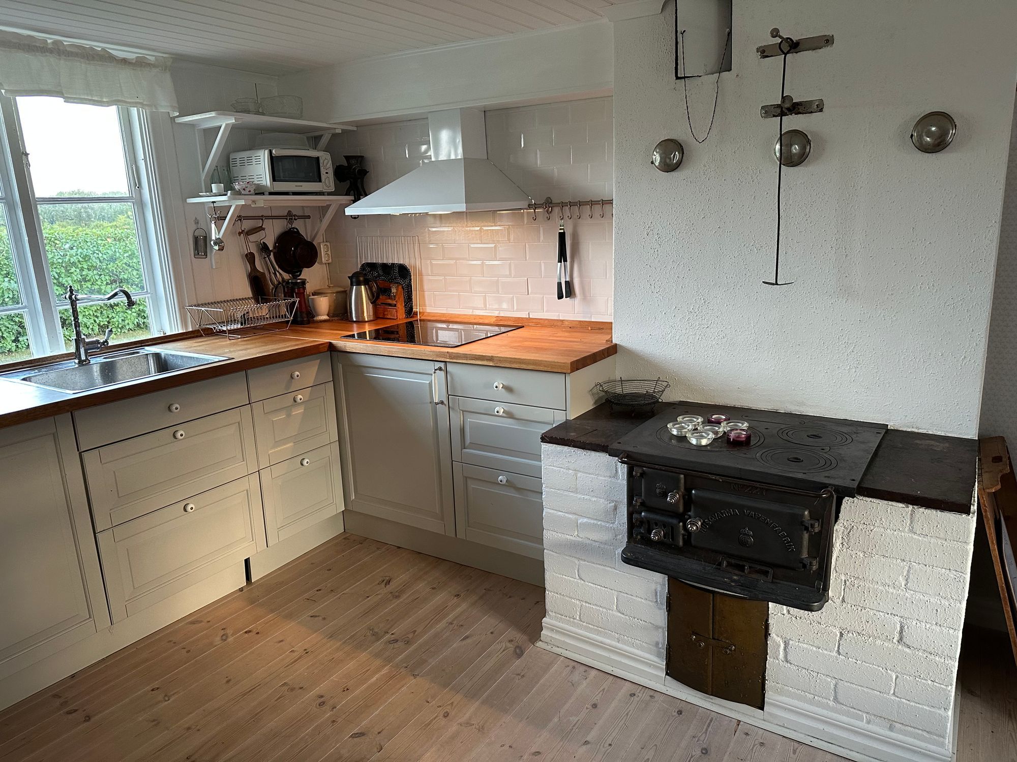 Stuga i Sandvik/Knisa med pool – bild 6 av 8