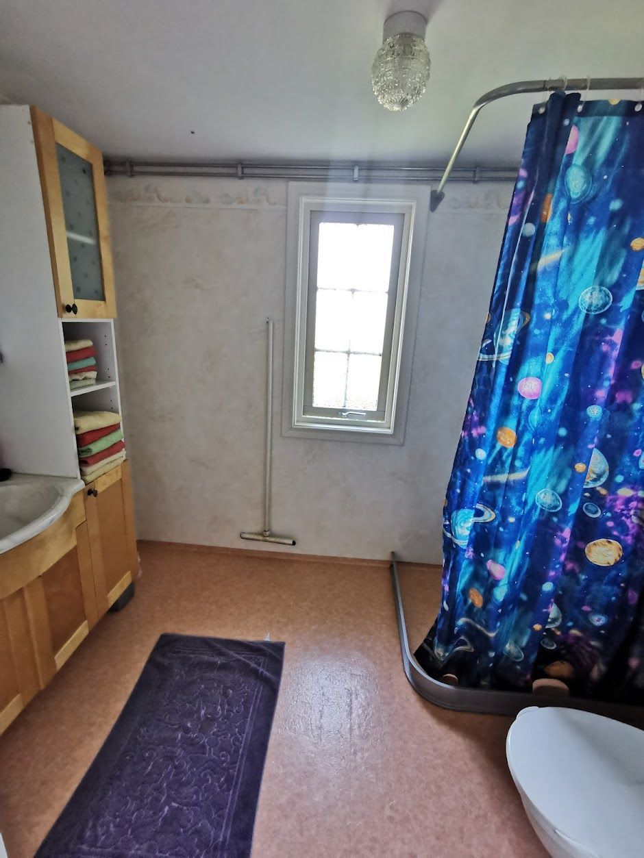 Stuga på en gård nära havet – bild 7 av 11