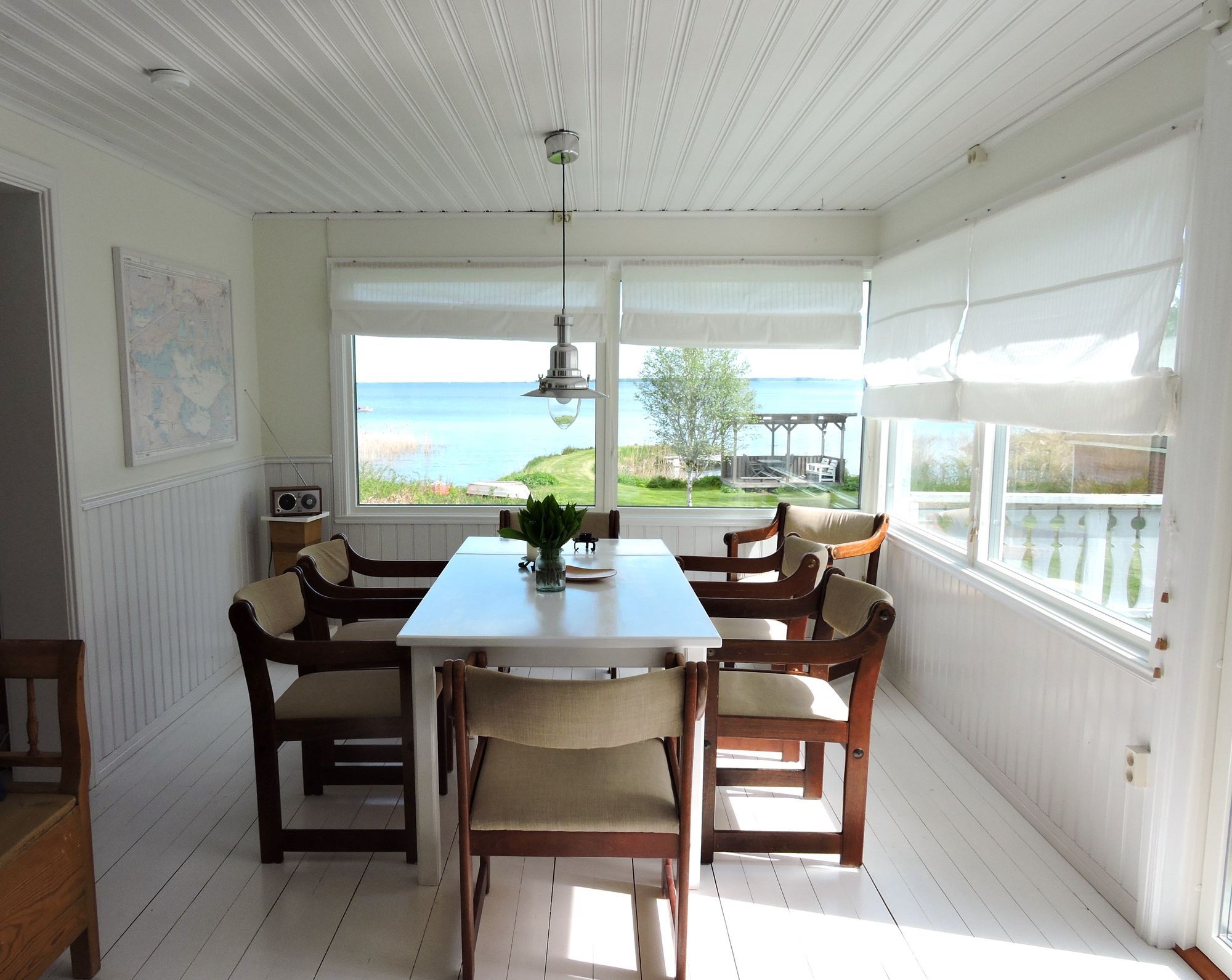 Sommarhus vid Södra Hjälmaren med sjötomt – bild 2 av 24