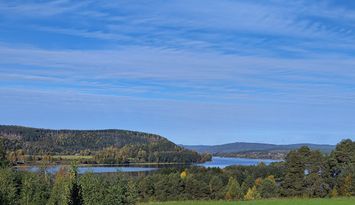 1800-tals hus med utsikt över Ångermanälven