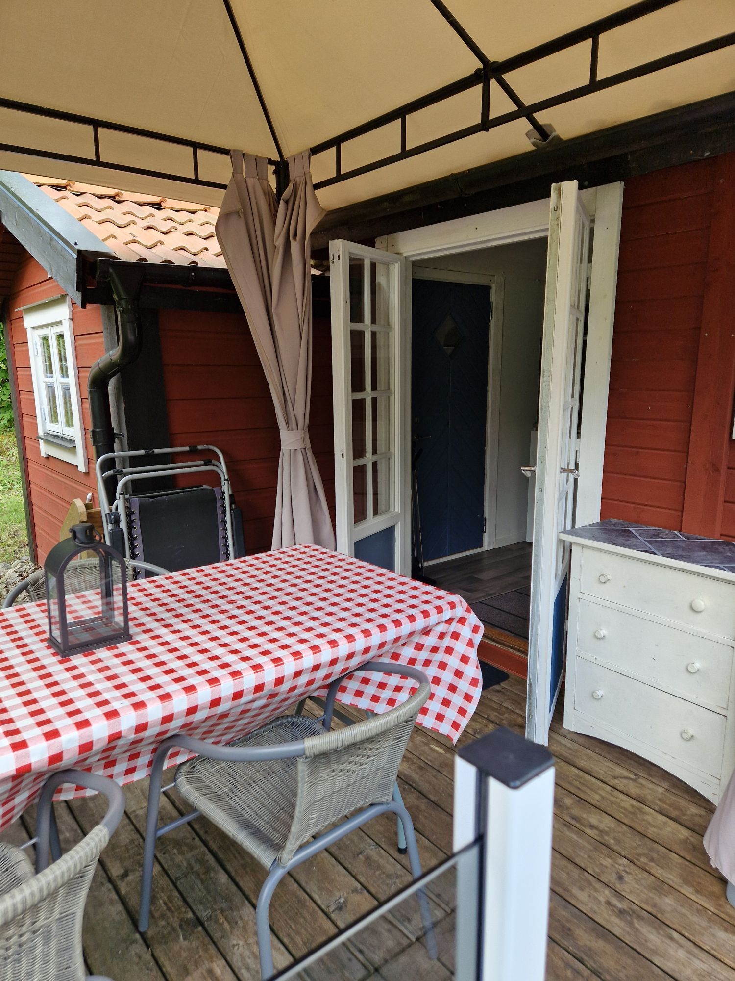 Två småstugor med havsutsikt nära Byxelkrok. – bild 7 av 24
