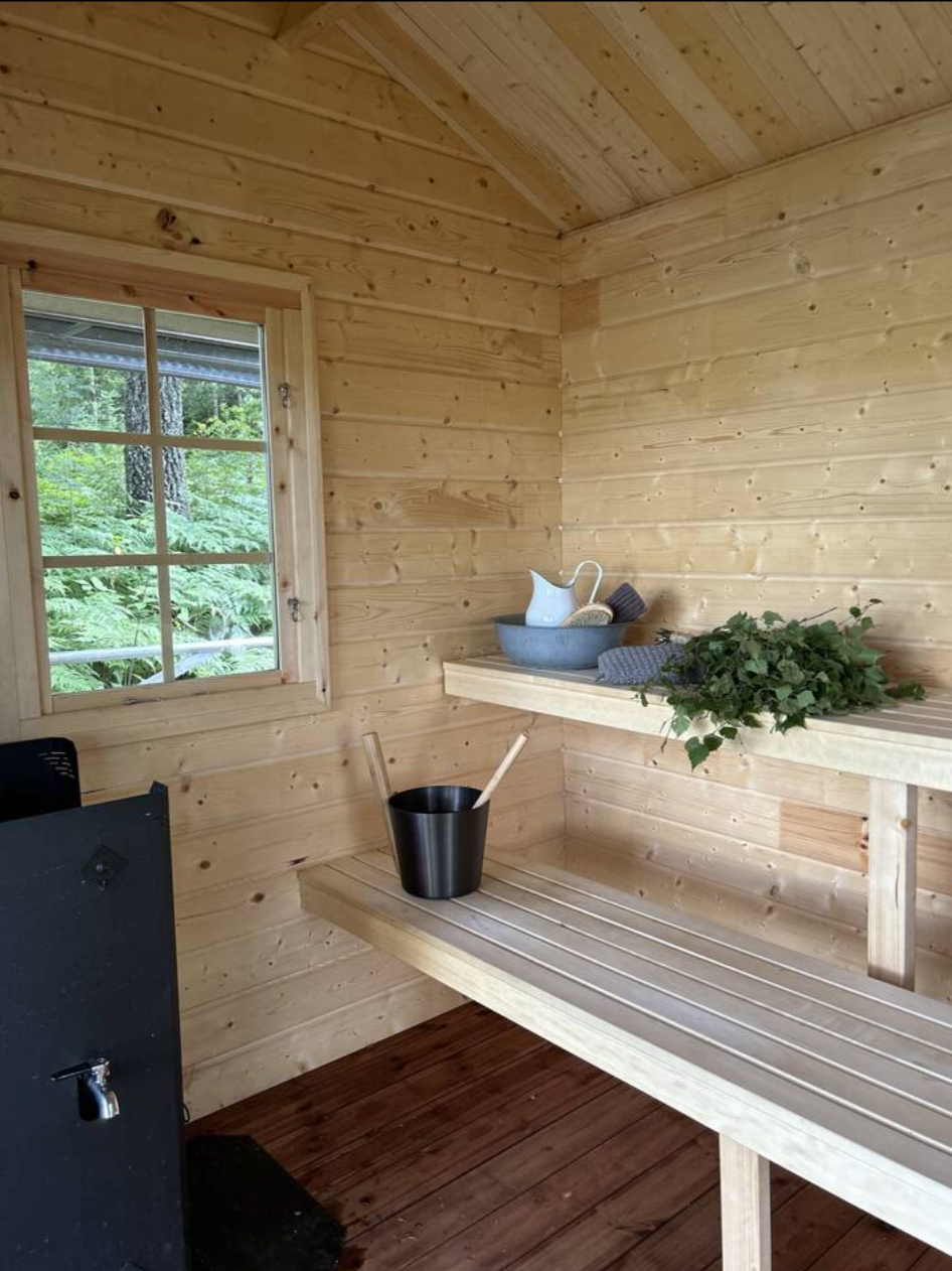 Stuga med sjöutsikt, båt och bastu i Bohuslän – bild 6 av 18