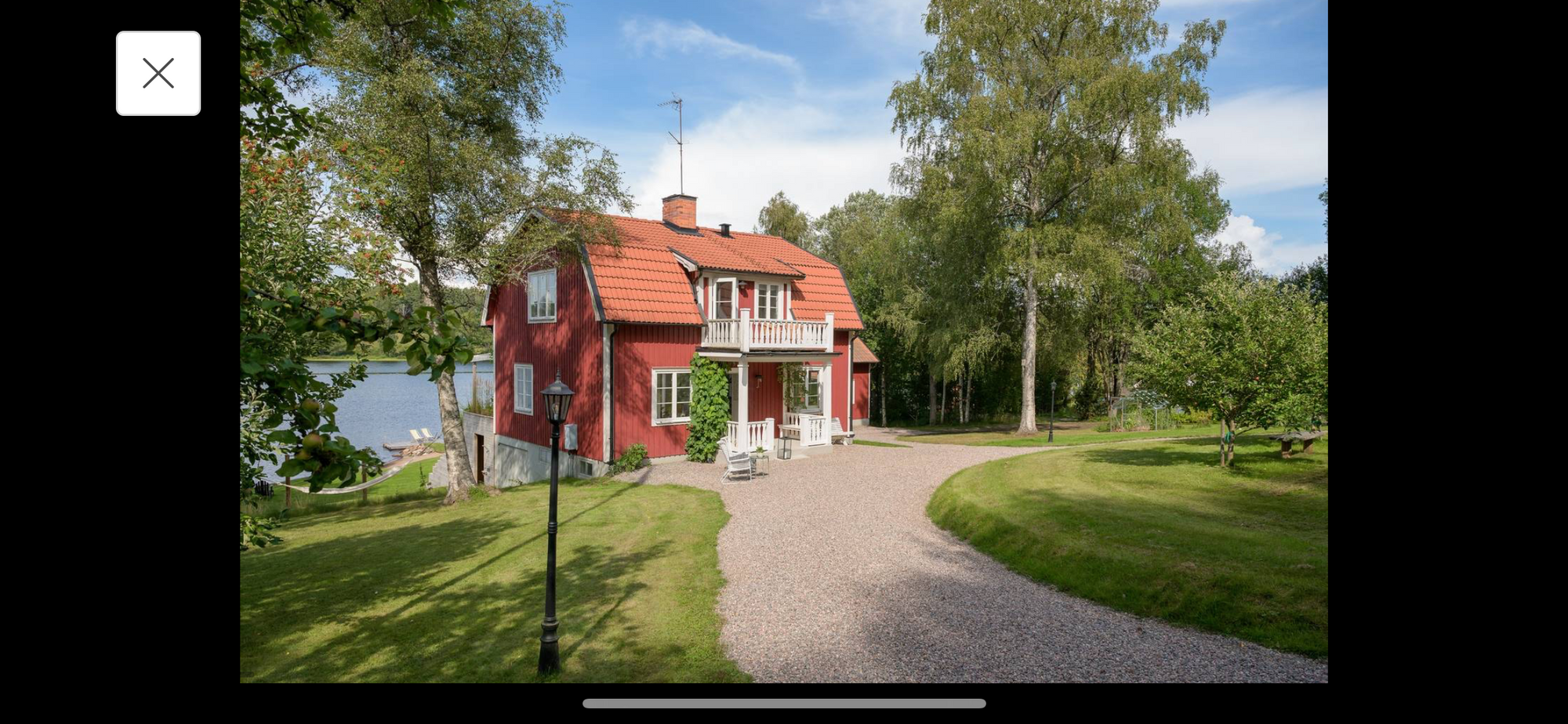 Sekelskifteshus på strandtomt med egen brygga – bild 2 av 24
