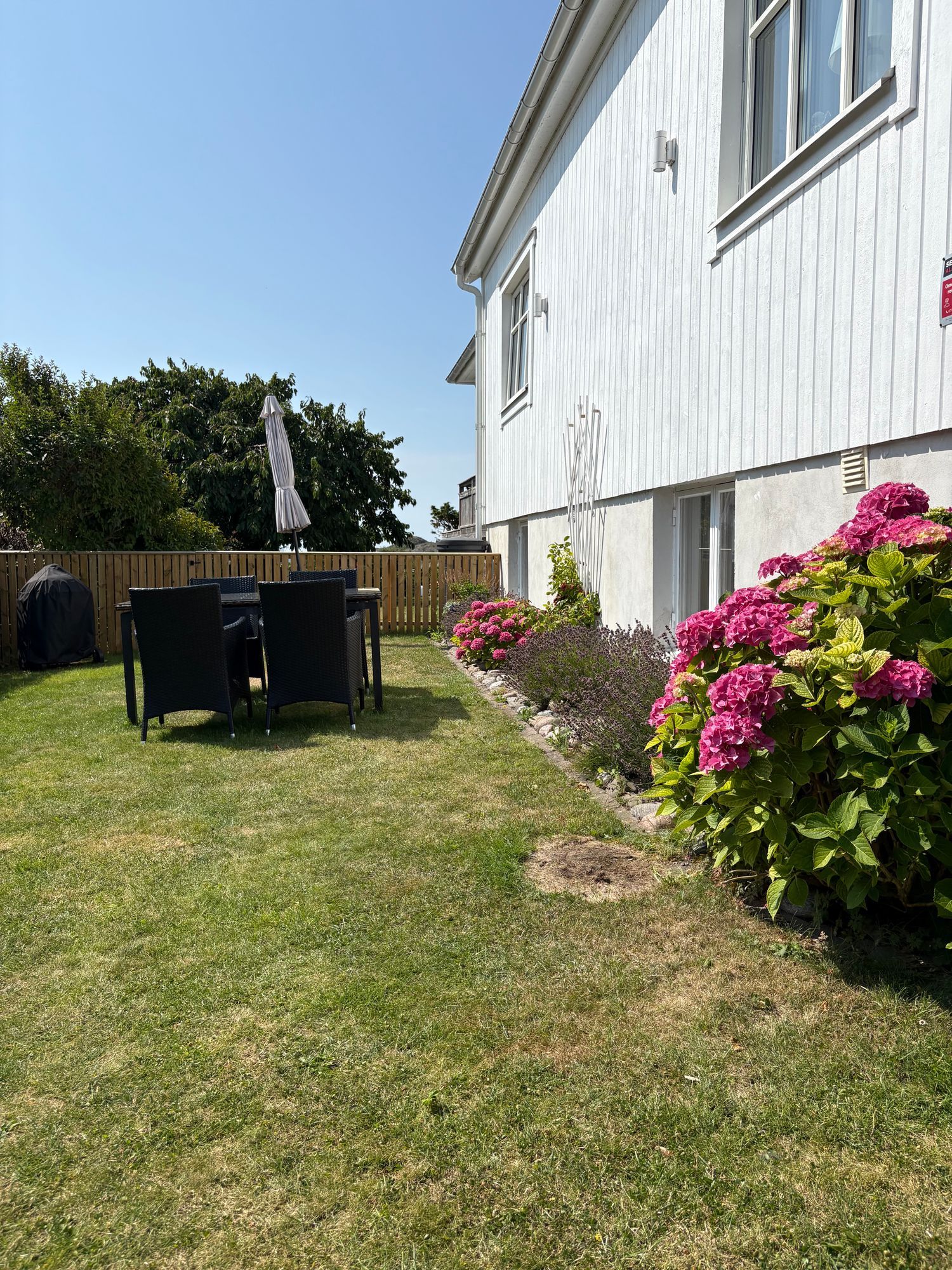 Sommarboende i lägenhet i villa nära fin badplats – bild 16 av 19