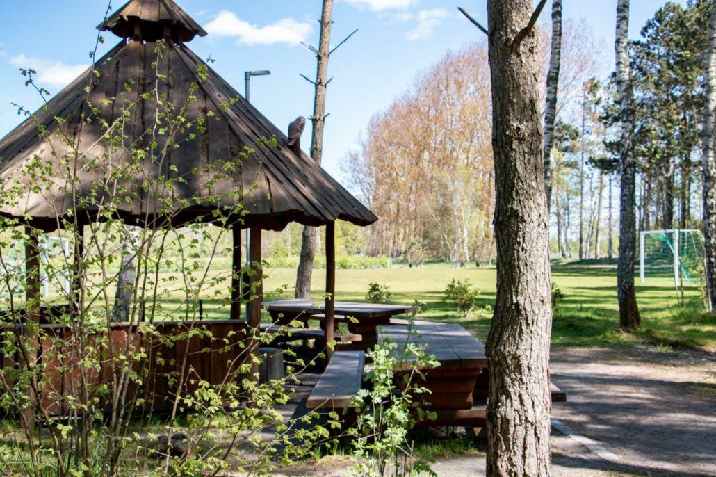 Härlig strandnära villa i Båstad, spabad & naturvy – bild 8 av 9