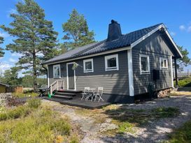 Vacker stuga med havsutsikt i Tjust skärgård
