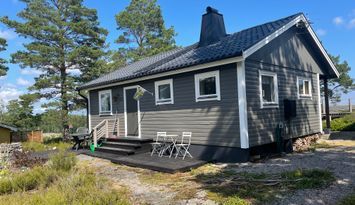 Vacker stuga med havsutsikt i Tjust skärgård