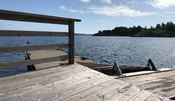 Stuga med egen brygga i Stockholm skärgård