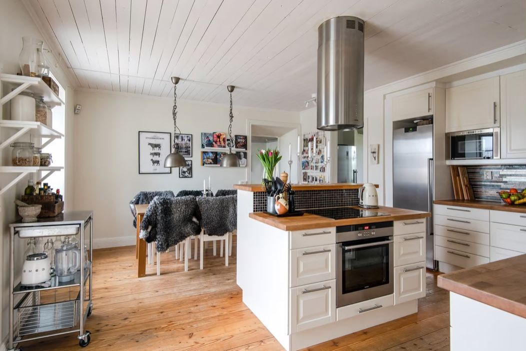 Kalkstenshus med pool, nära havet på Södra Gotland – bild 4 av 24