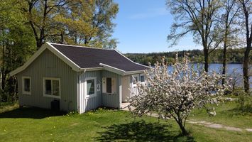 Évika 4: Scandinavian cottage, lake and woods