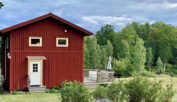 Stuga på vacker bondgård | Öppna vyer & nära sjön
