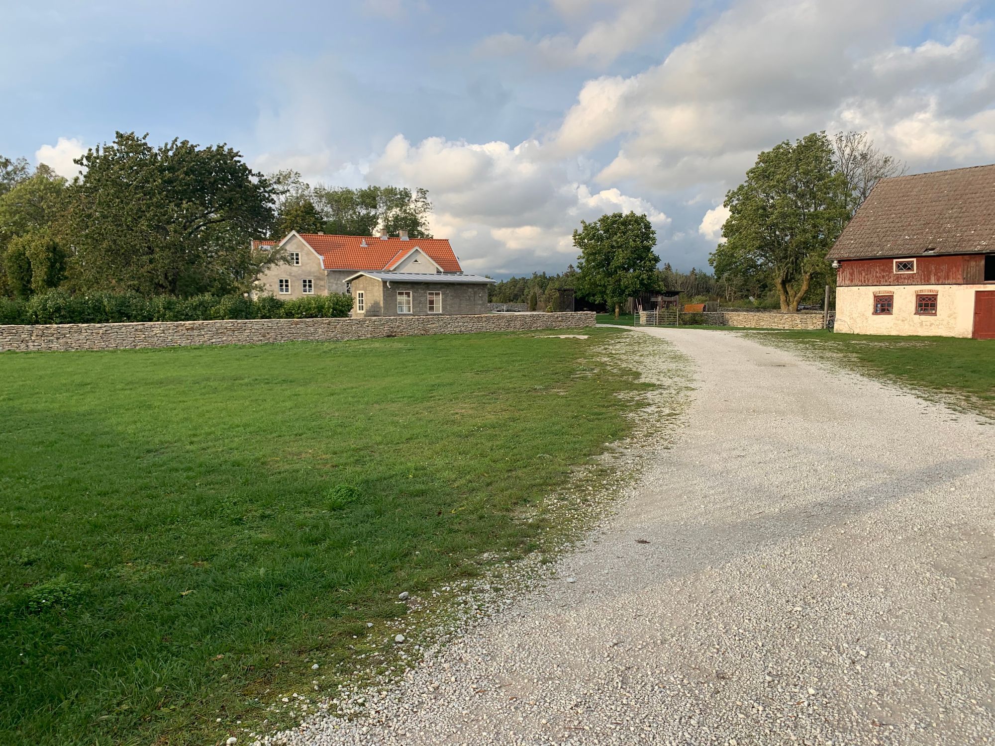 Kalkstenshus med pool, nära havet på Södra Gotland – bild 24 av 24