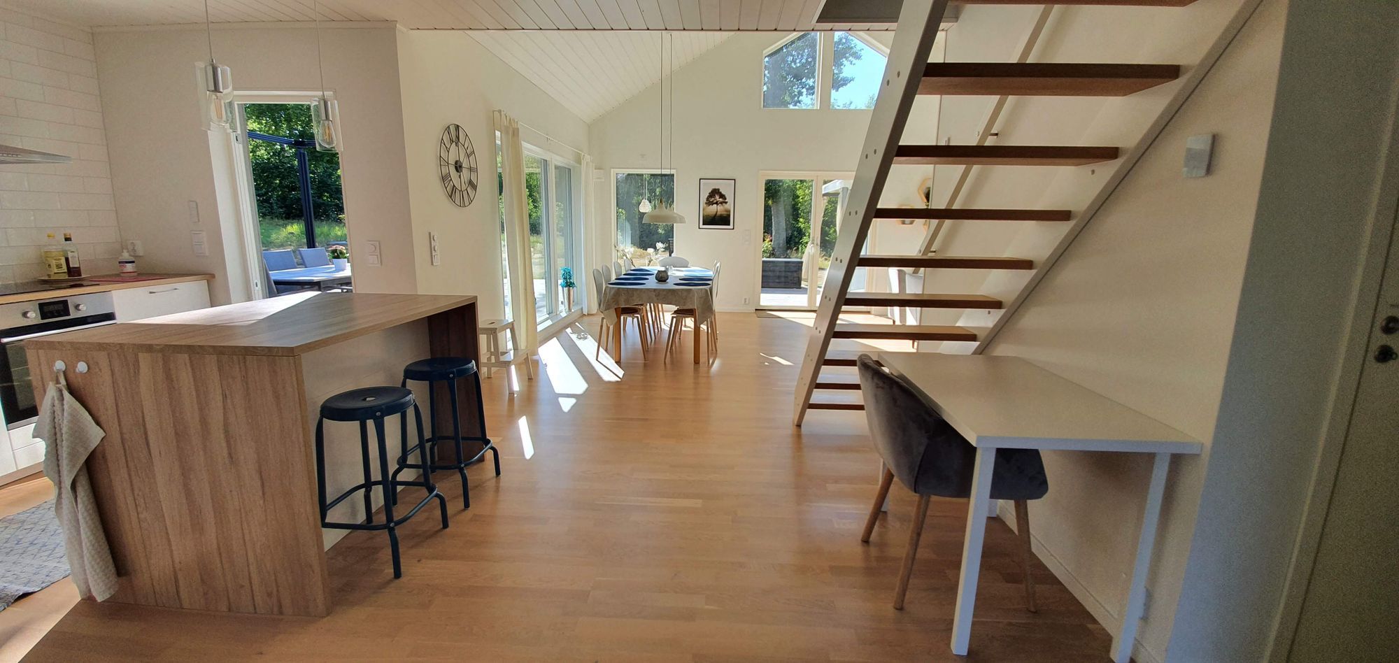 Modernt havsnära hus med hög standard och badtunna – bild 6 av 24