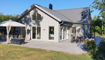 Modernt havsnära hus med hög standard