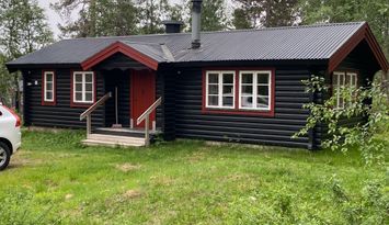 Stuga med bastu i Gubbmyren intill Lindvallen.