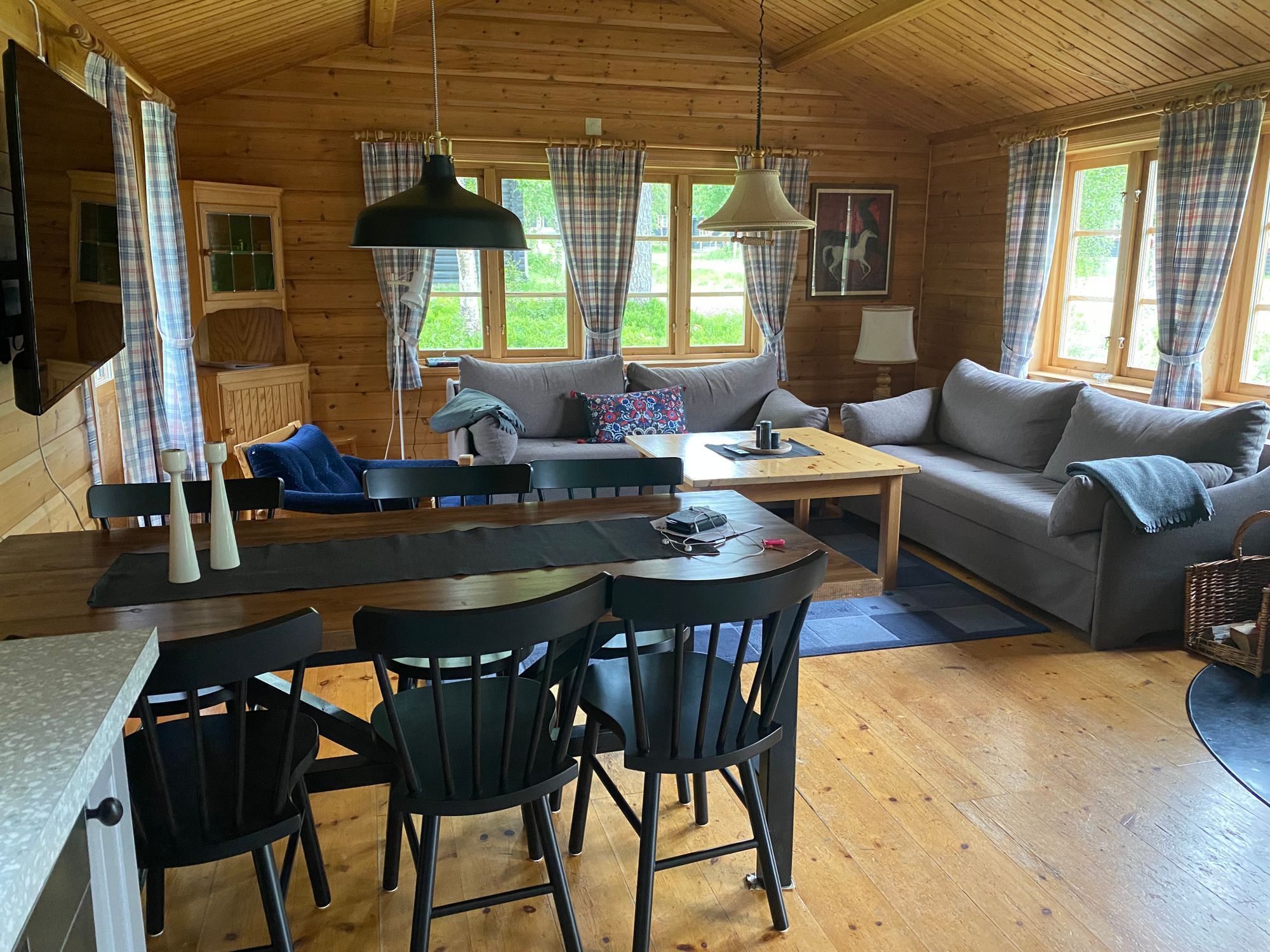 Stuga med bastu i Gubbmyren intill Lindvallen. – bild 3 av 6