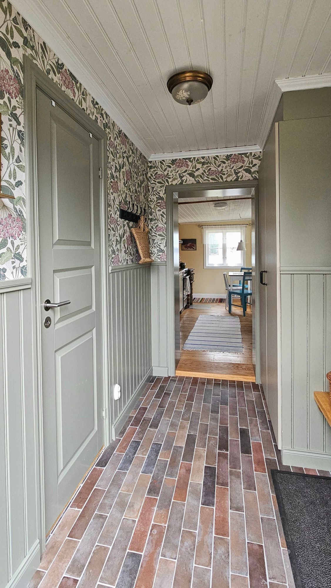 Sjöstuga vid Mälaren – brygga, roddbåt & bastu – bild 17 av 24