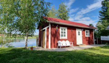 Mysig stuga med strandtomt nära Järvsöbacken