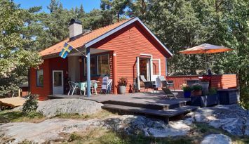 Fin stuga med 150 m till badsjö på Djurö