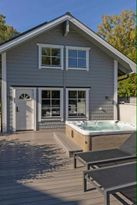 spacabin with jacuzzi and firewood sauna