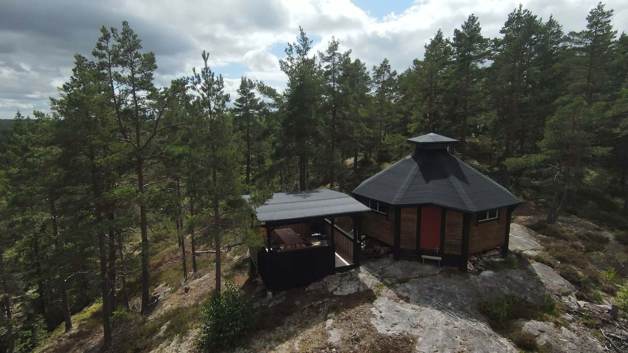 Kroppefjälls Natur 8 kantig kåta med terass
