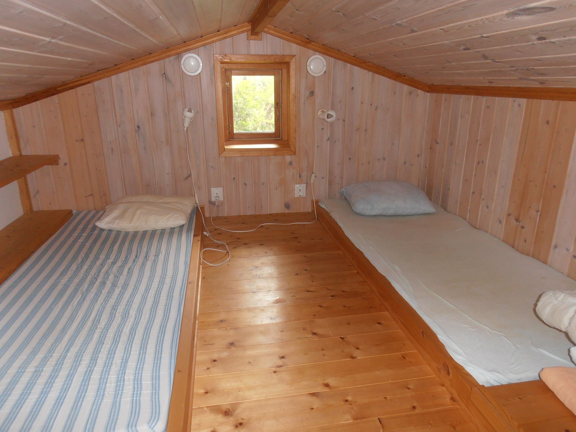 Stuga på strandtomt – bild 9 av 11