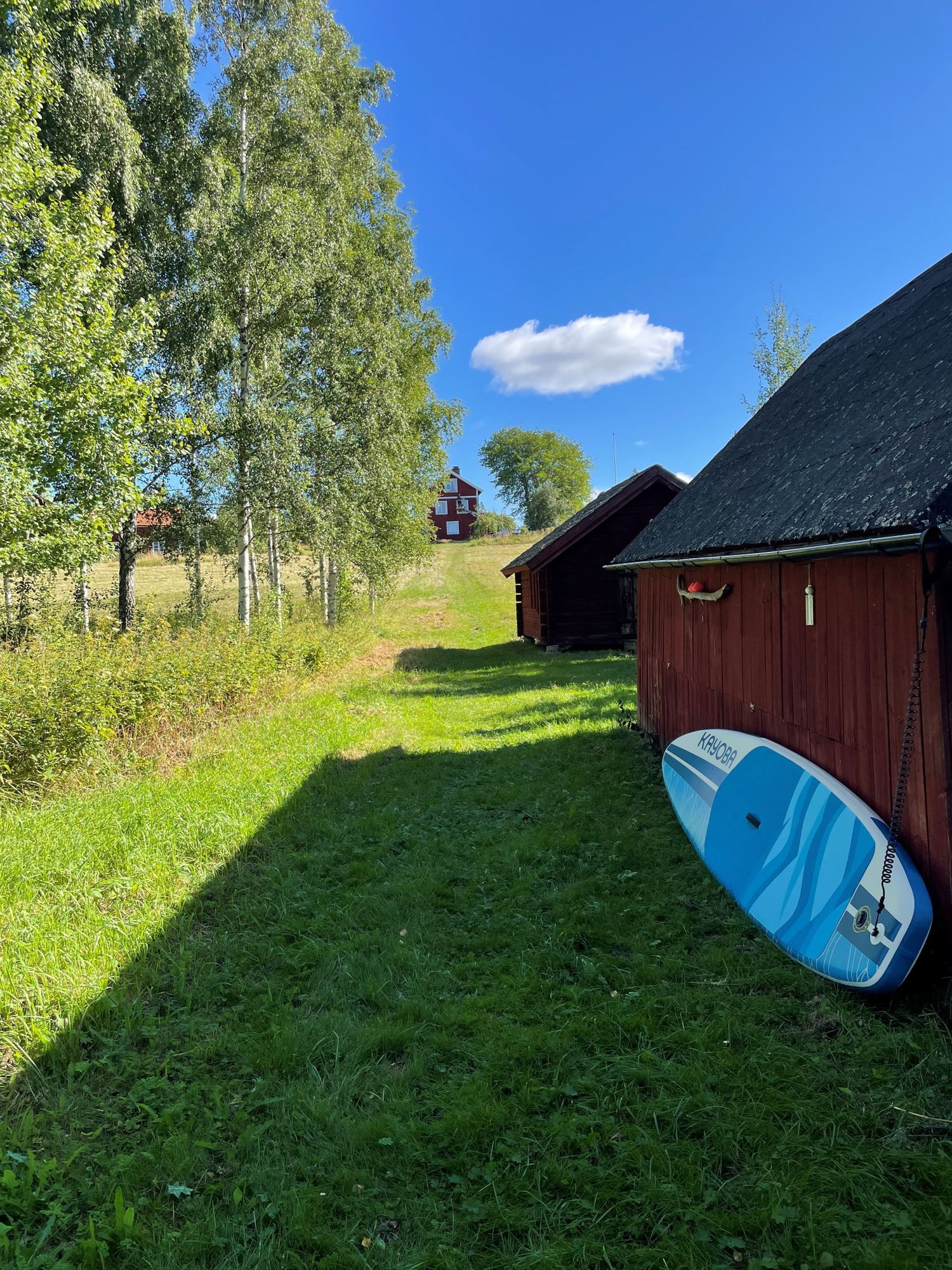 Gård vid sjö med egen bad & båtplats – bild 3 av 24