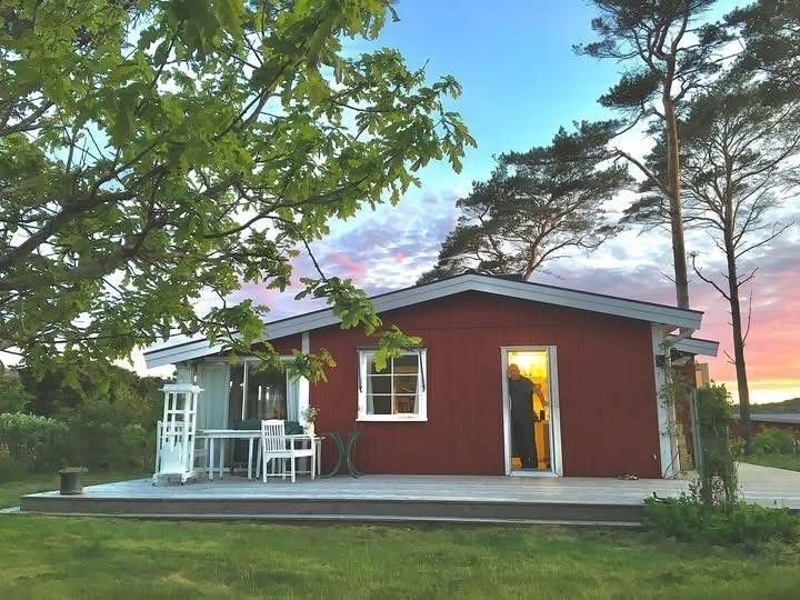 Fjällbacka, två hus, många bäddar, nära havet.