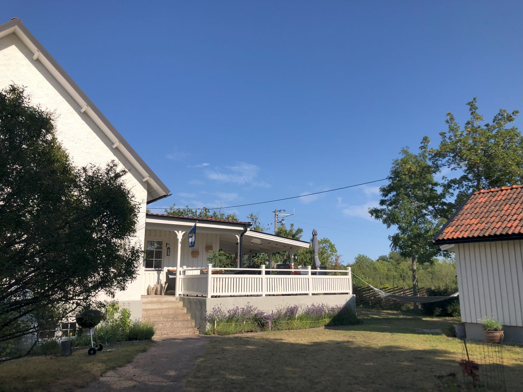Nyrenoverat kalkstenshus i Lummelunda – bild 2 av 24