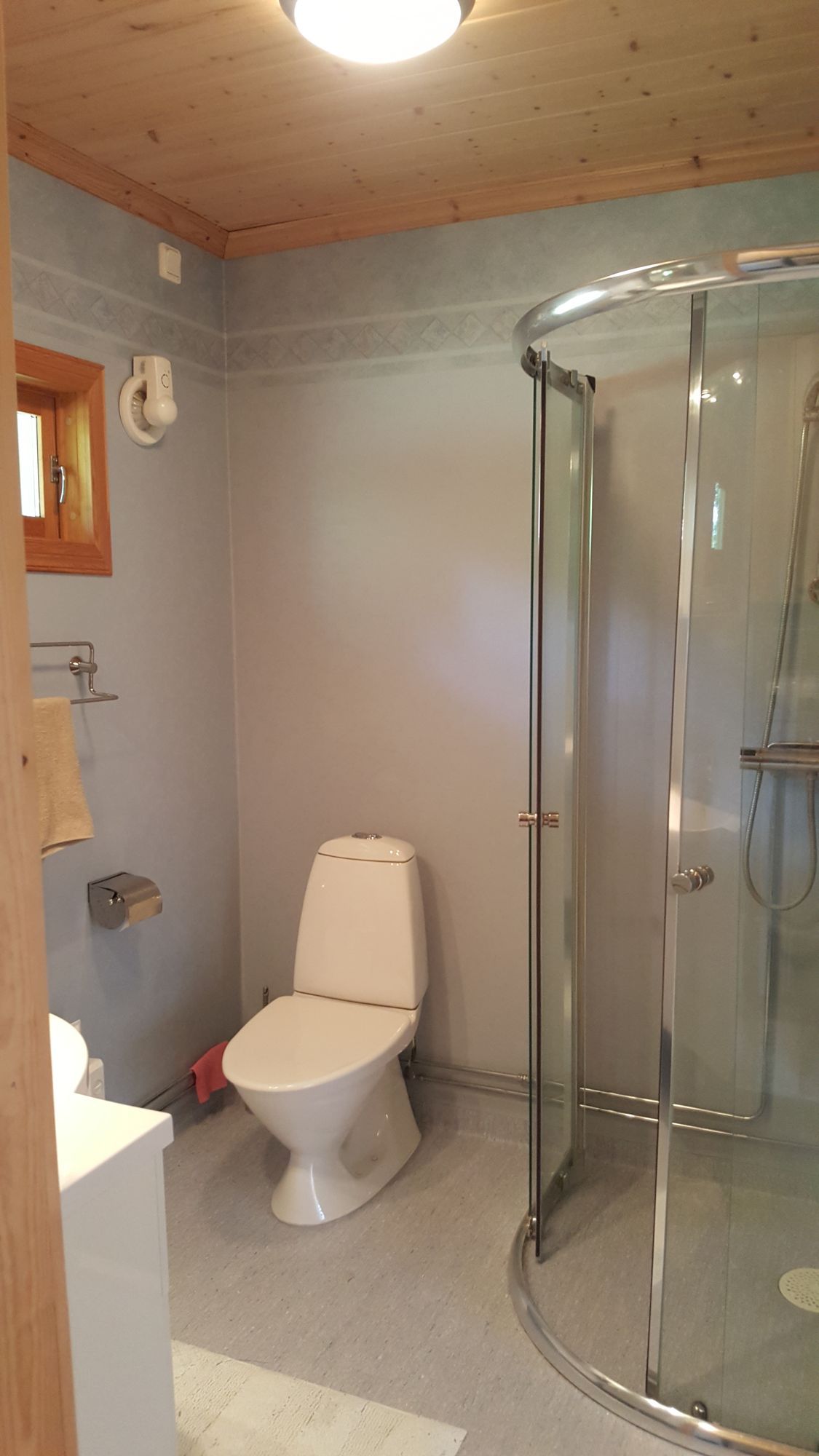 Hus på stor strandtomt vid sjön Mälaren – bild 22 av 24