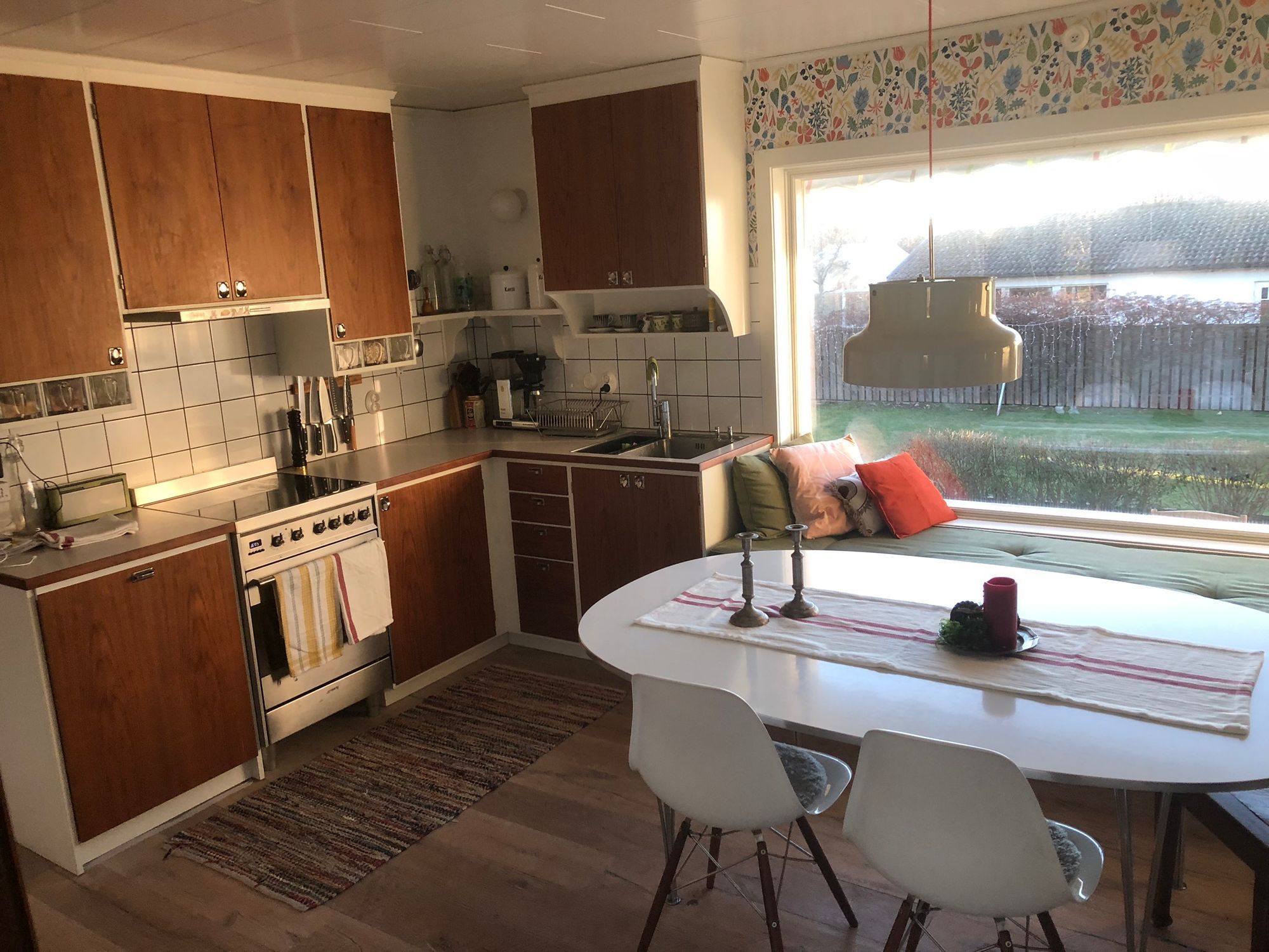 Stort strandnära sommarhus med härlig trädgård – bild 23 av 24