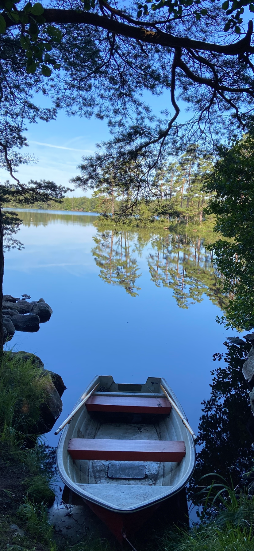 Hus vid sjön med brygga och bastu i Småland – bild 7 av 24