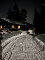 Mysig stuga på Storhogna med laddbox för elbil