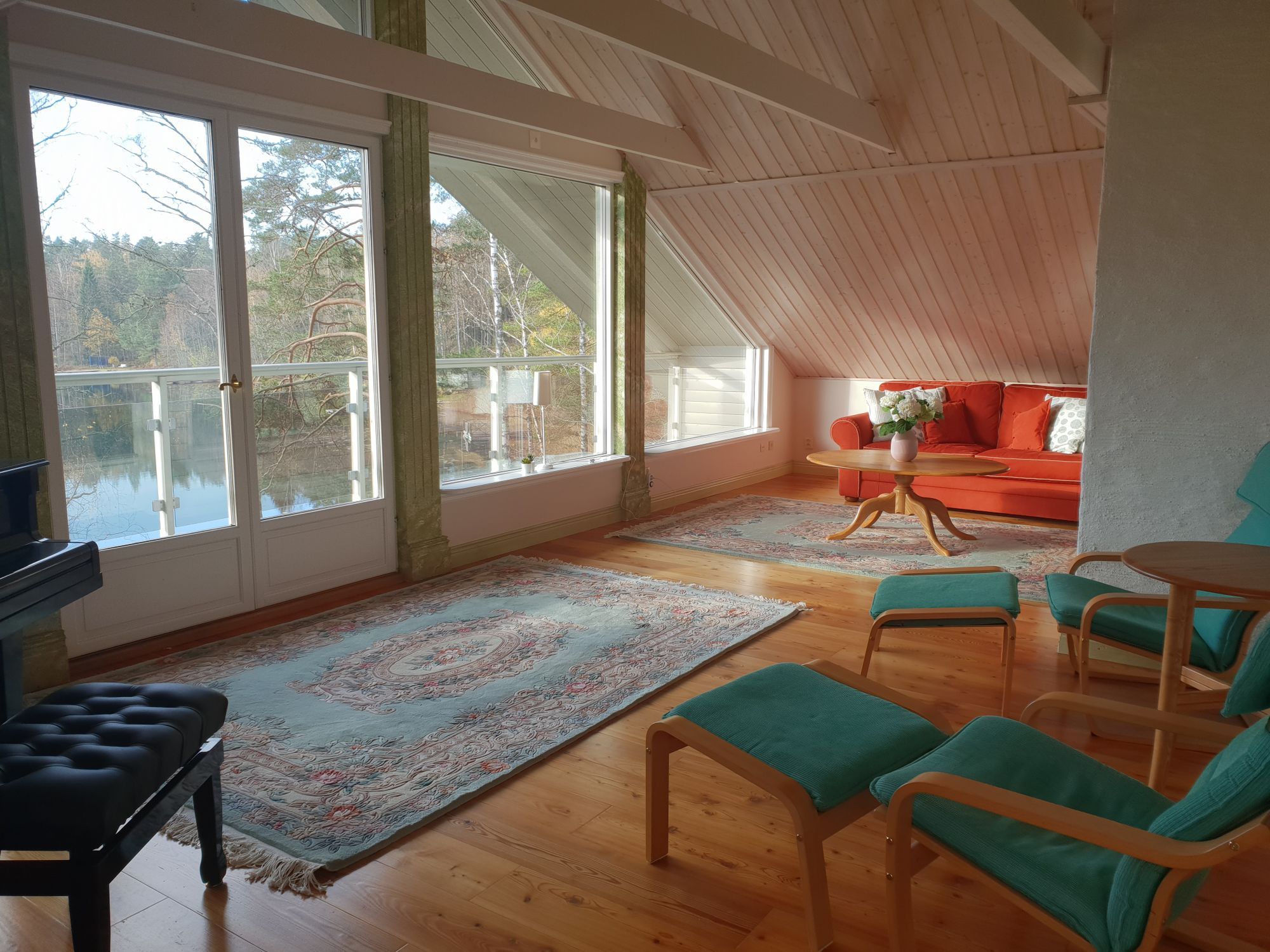 Mysig stor Villa med egen brygga vid sjö och natur – bild 13 av 24