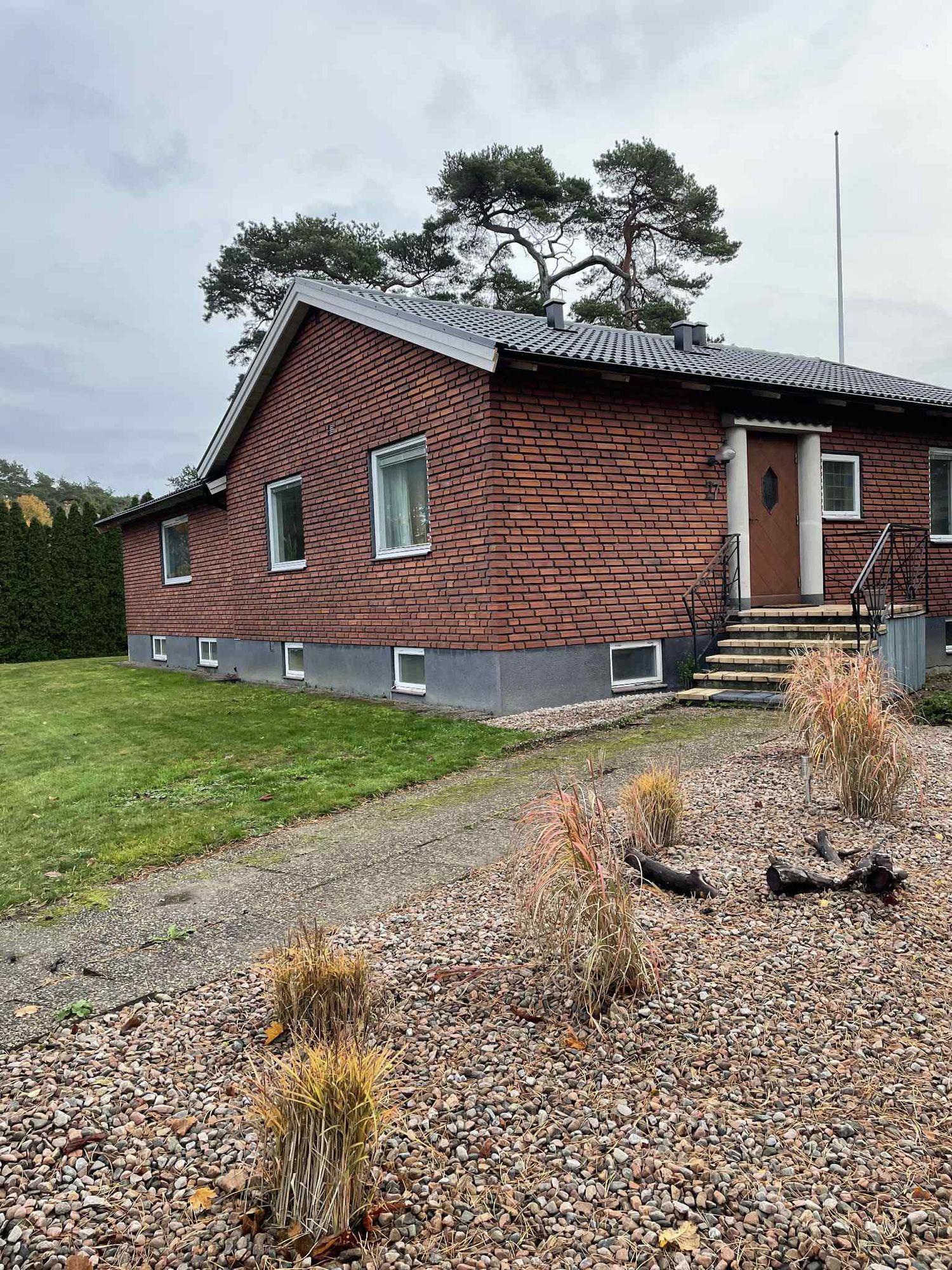 Charmigt, mysigt och strandnära hus i Åhus – bild 2 av 12