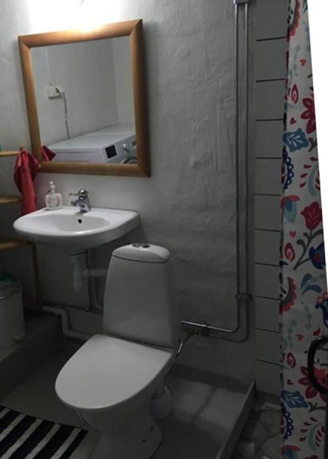 Mysig lillstuga i östra Värmland – bild 9 av 9