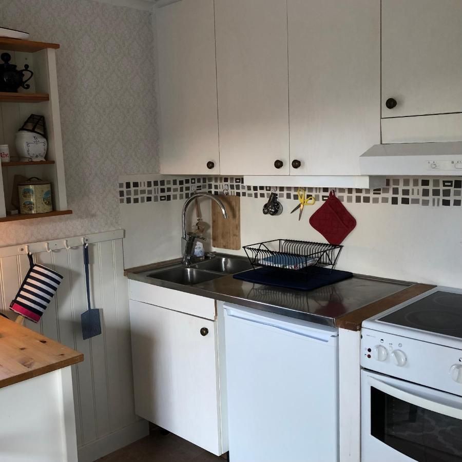 Mysig lillstuga i östra Värmland – bild 6 av 9
