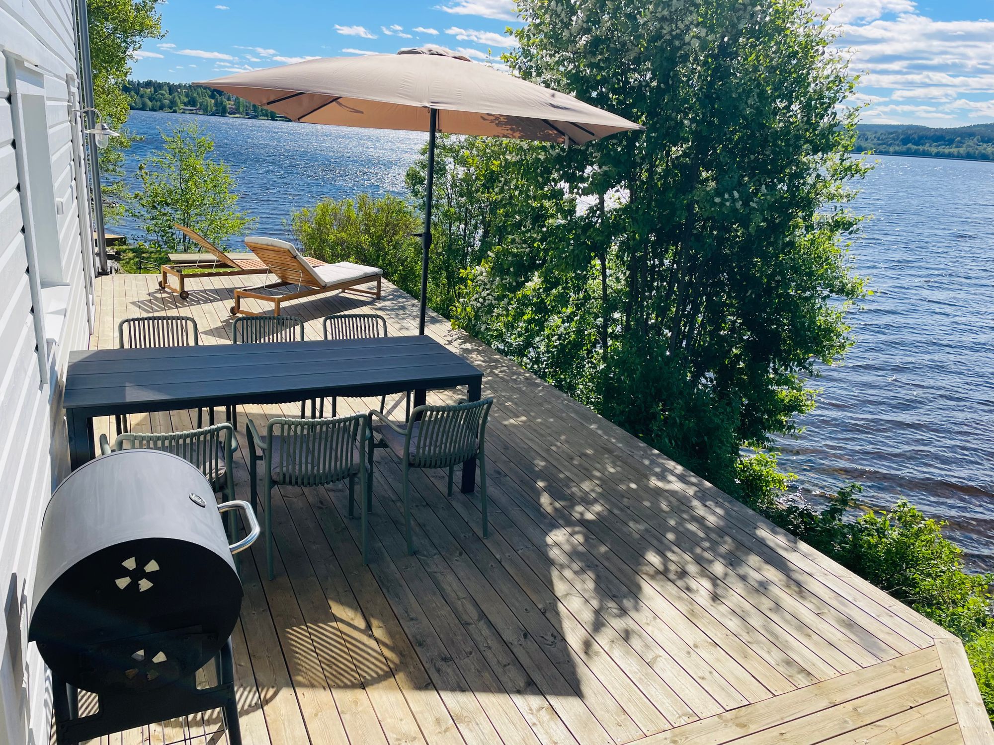 Nyrenoverat fritidshus – Kanonläge med kvällssol