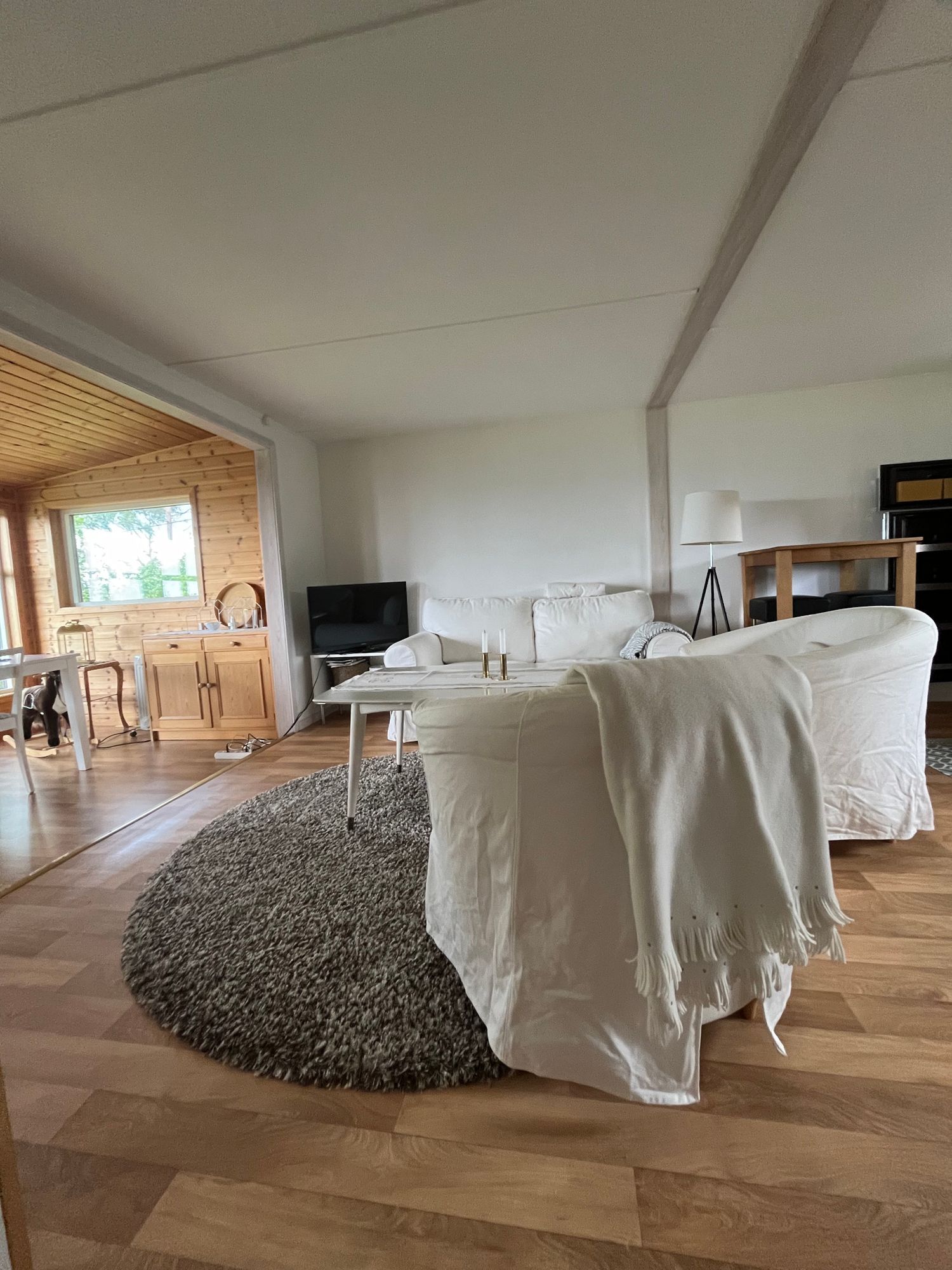 Mysig stuga med fantastisk sjöutsikt – bild 10 av 24