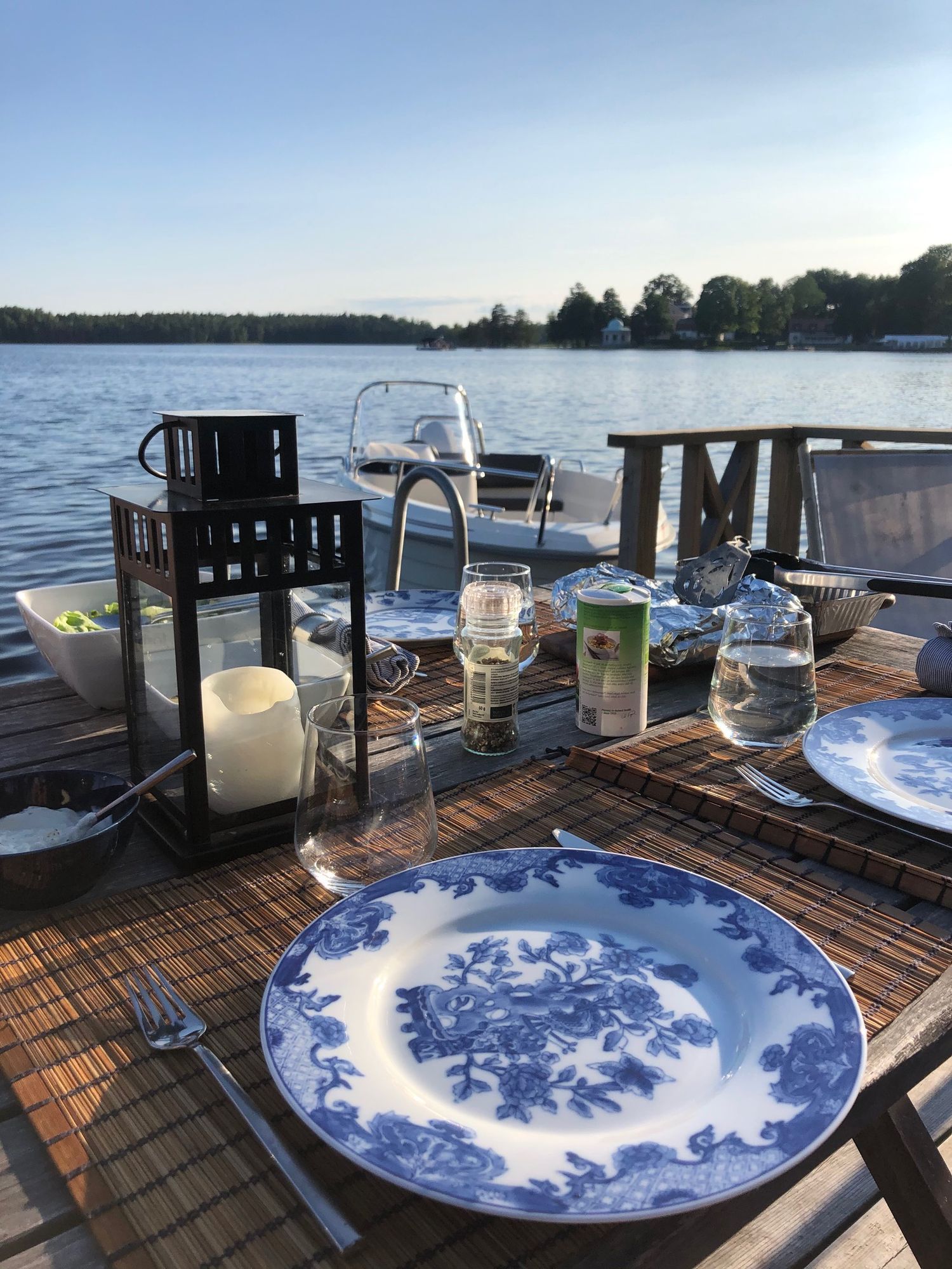 Lyxigt sjöställe med egen brygga och strand – bild 14 av 21