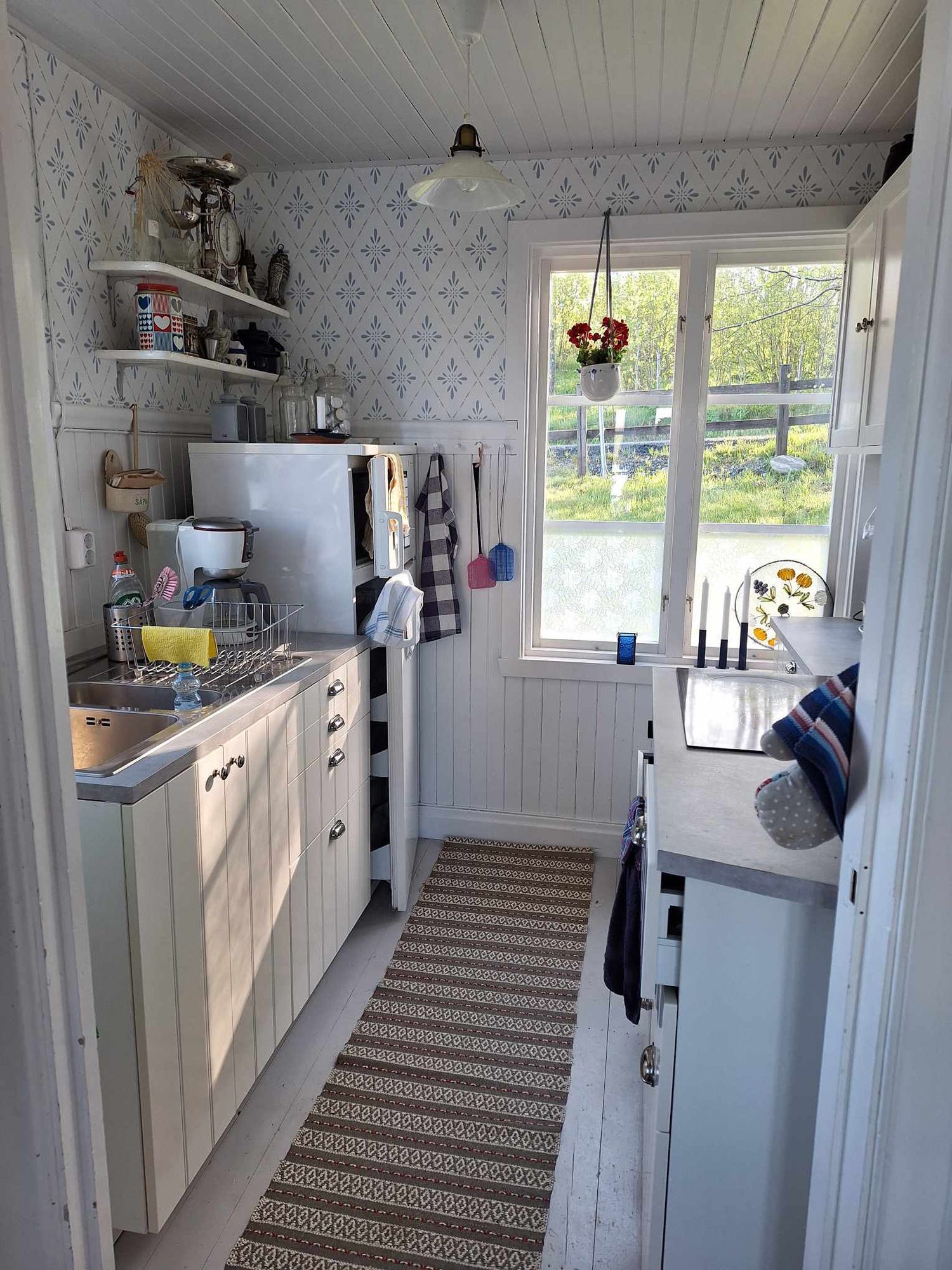 Mysig stuga med sjötomt på småländska höglandet – bild 12 av 24