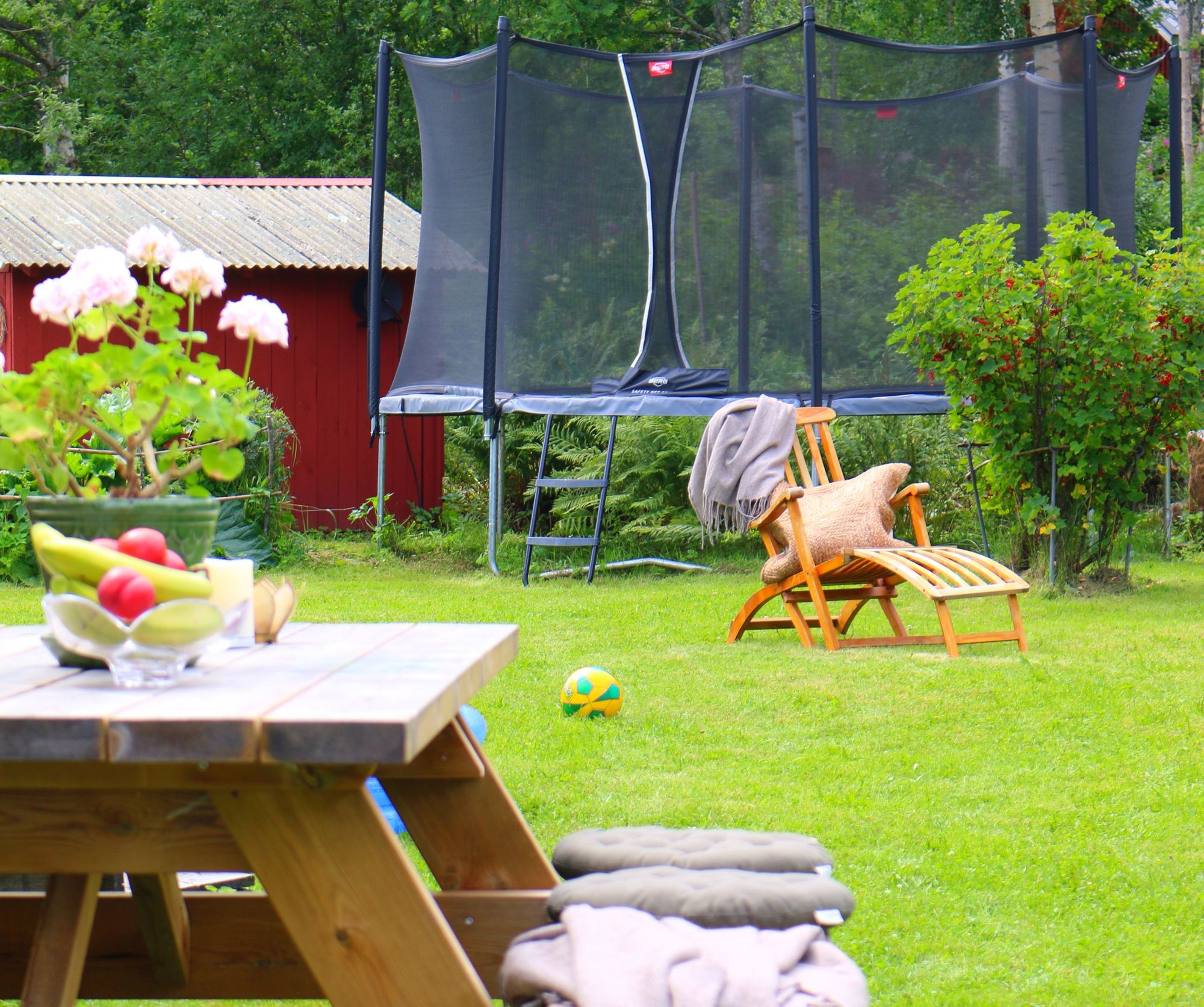 Familjevänligt hus med solig uteplats nära Ljusnan – bild 8 av 24