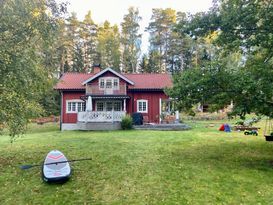 Family cottage by the lake