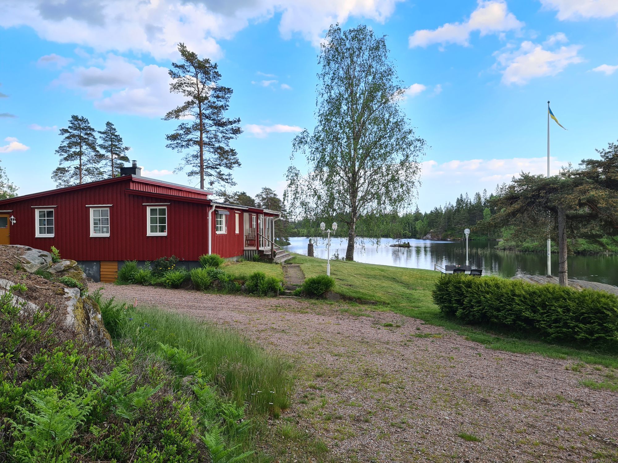 Stuga med sjöläge i Småland – bild 2 av 19