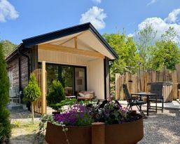 Arkitektritat Tinyhouse i Bohuslän med havsutsikt.